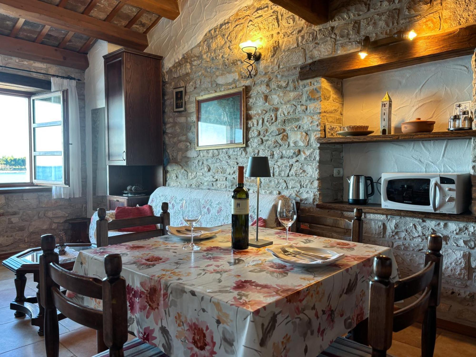 City Center Coastal Escape - Apartments With Sea View Or Cozy Room Novigrad Istria Eksteriør bilde